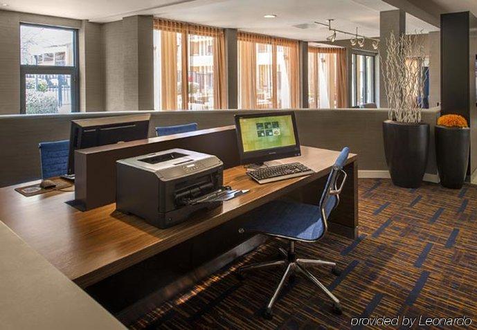 Courtyard Detroit 3*